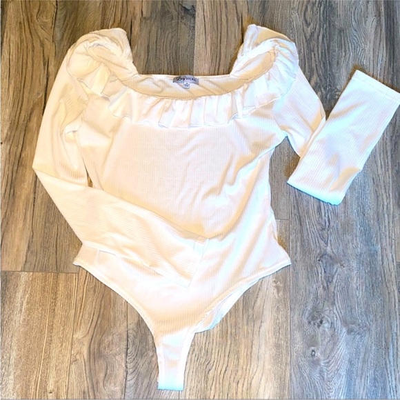 Avenue White Textured Top - Picture 1 of 3
